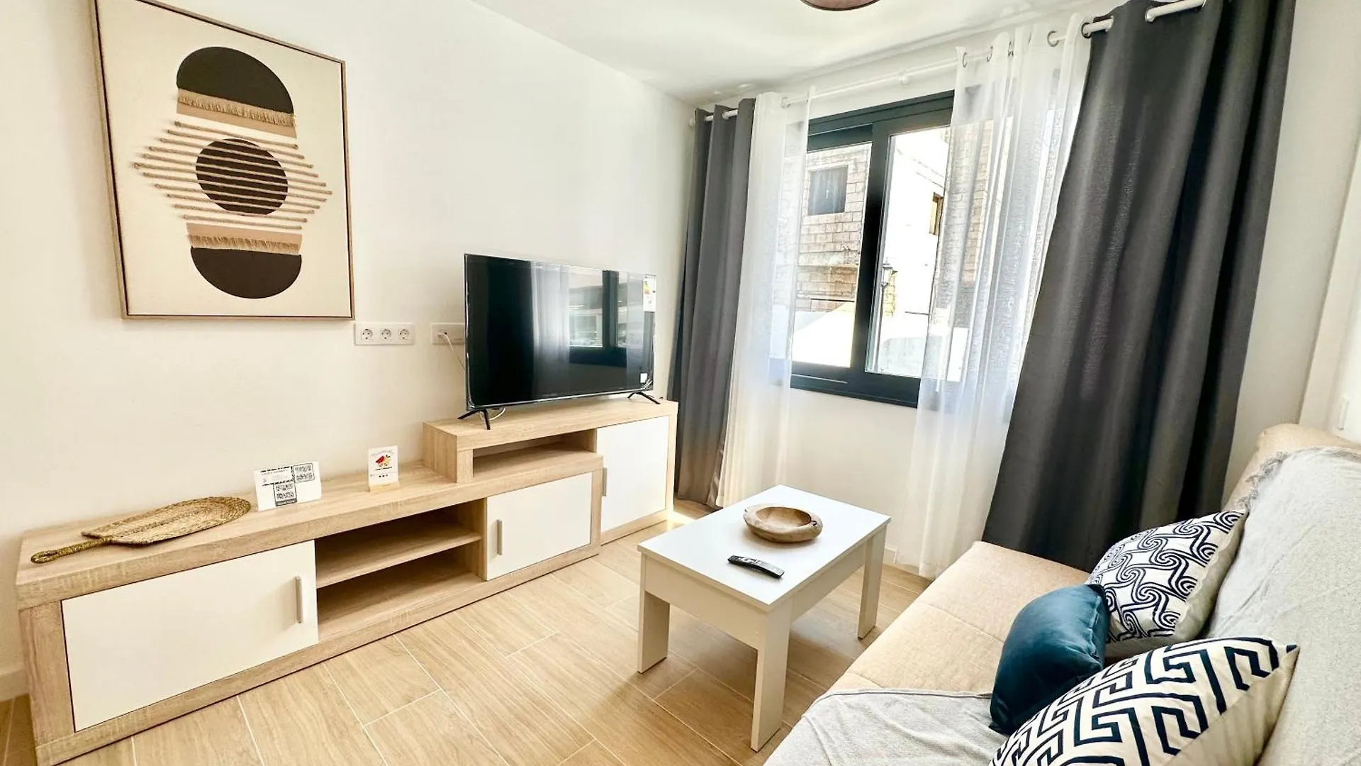 Контакты La Cotufa En El Centro De Corralejo, Dos Habitaciones Con Dos Banos, Terraza Privada Y Wifi